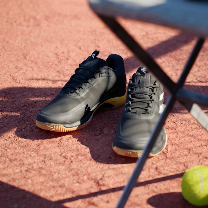 adidas Avacourt 2 Clay aurora black/zero metallic/spark (Damen)