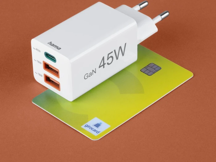 Hama GaN Schnellladegerät, USB-C/USB-A, 1x USB-C + 2x USB-A, 45W, weiß