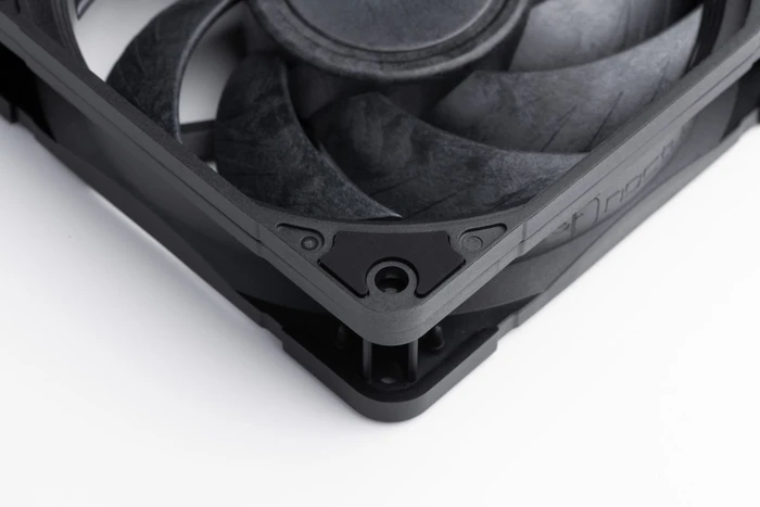 Noctua NA-IS1-12 chromax.black Sx2 Abstandshalter für 120mm-Lüfter, schwarz