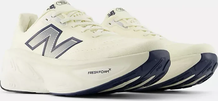 New Balance Fresh Foam X More v5 angora/sea salt/hot mango (Herren)
