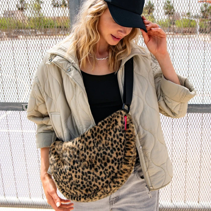 Reisenthel moonbag S Umhängetasche leo fake fur