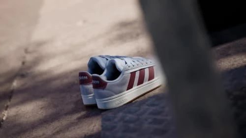 adidas Grand Court Alpha crystal sky/shadow red/off white (Damen)