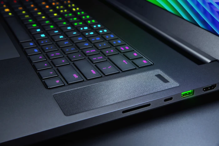 Razer Blade Pro 17 (2019) - FHD/240Hz, Core i7-9750H, 16GB RAM, 512GB SSD, GeForce RTX 2080 Max-Q, US