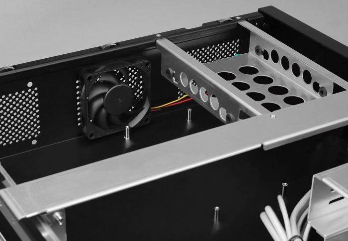 Lian Li PC-C37A Muse silber, Alu