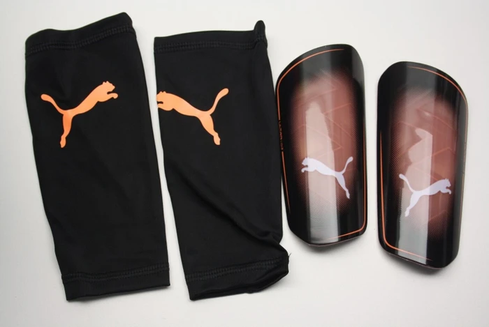 Puma Ultra Light Sleeve Schienbeinschützer schwarz/weiß
