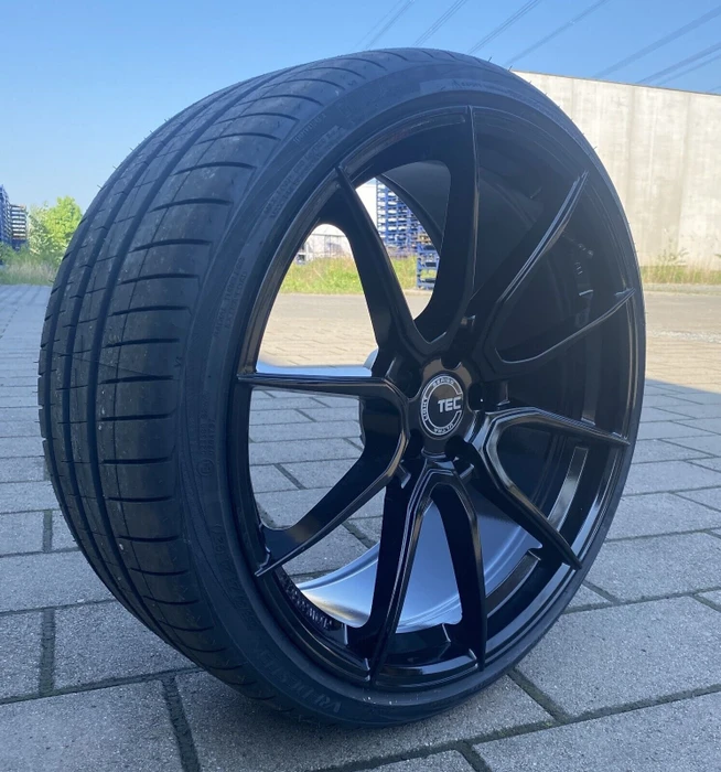 TEC Speedwheels Gt race i 8.0x18 5/112 ET45 (verschiedene Farben)