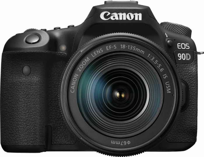 Canon EOS 90D mit Objektiv EF-S 18-135mm 3.5-5.6 IS USM