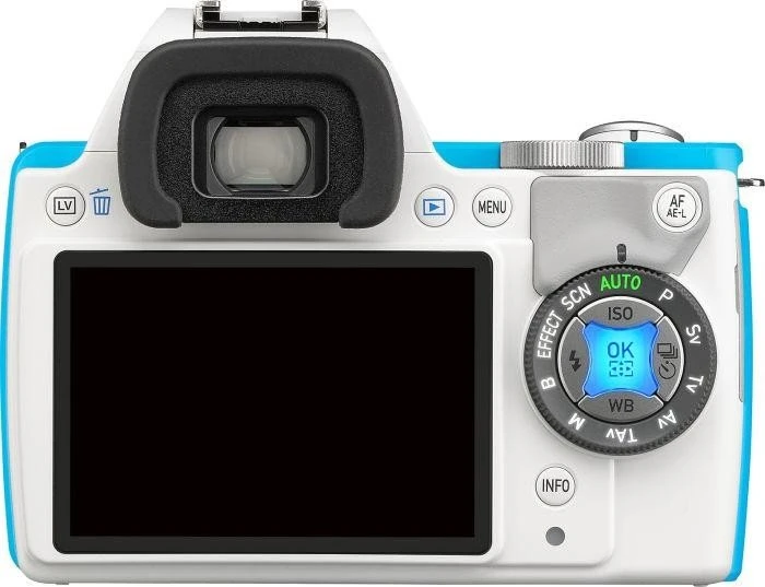 Pentax K-S1 weiß/blau mit Objektiv smc DA L 18-55mm 3.5-5.6 AL