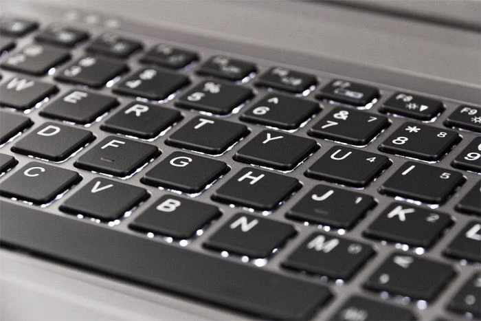 Schenker XMG P304-2OY, Core i7-4710MQ, 8GB RAM, 120GB SSD, 500GB HDD, GeForce GTX 860M, DE