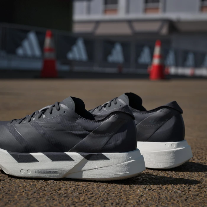 adidas Adizero Adios Pro 4 core black/grey five (Herren)