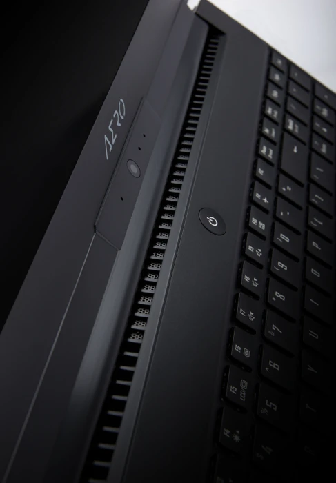 GIGABYTE AERO 15 Classic SA, Core i7-10750H, 16GB RAM, 512GB SSD, GeForce GTX 1660 Ti, DE