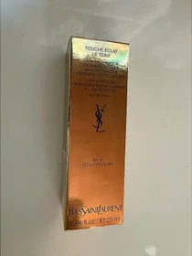 Yves Saint Laurent Touche Éclat Le Teint Foundation BR10 cool porcelain, 25ml