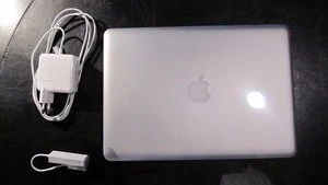Apple MacBook Air 13.3" silber, Core 2 Duo, 2GB RAM, 80GB HDD, DE