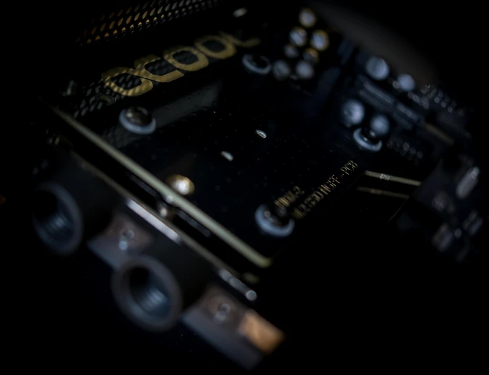 Alphacool Eisblock HDX-3, PCIe 3.0 x4 Adapter für M.2 mit Wasserkühler