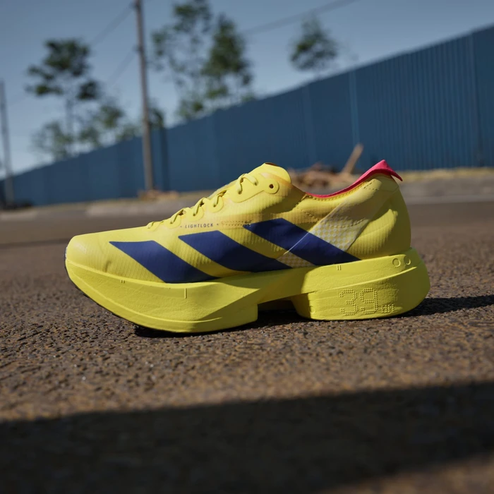 adidas Adizero Adios Pro 4 pure sulfur/lucid blue/lucid red (Herren)