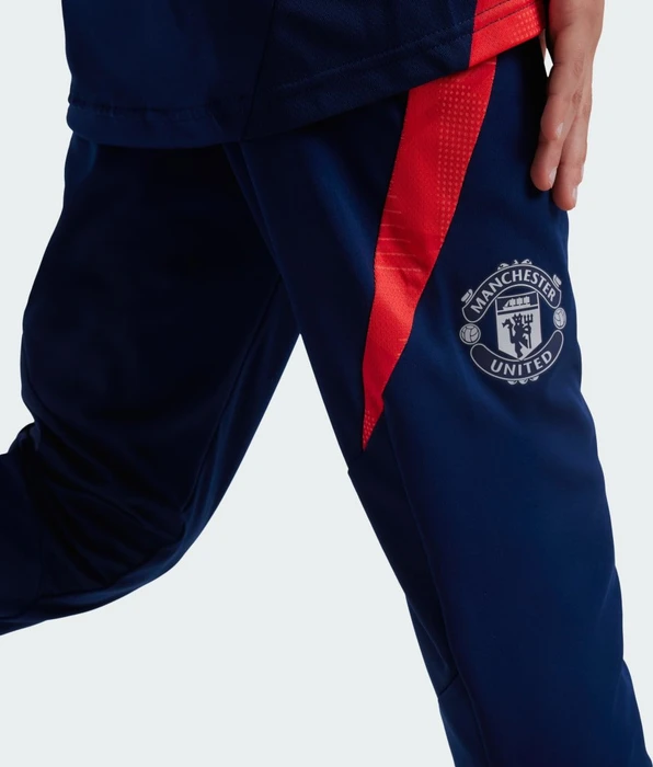 adidas Manchester United Tiro 24 Trainingshose lang night indigo/bright red (Junior)