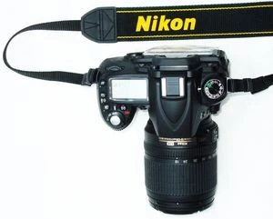 Nikon D90 mit Objektiv AF-S DX 18-105mm 3.5-5.6 G ED VR Fatbox