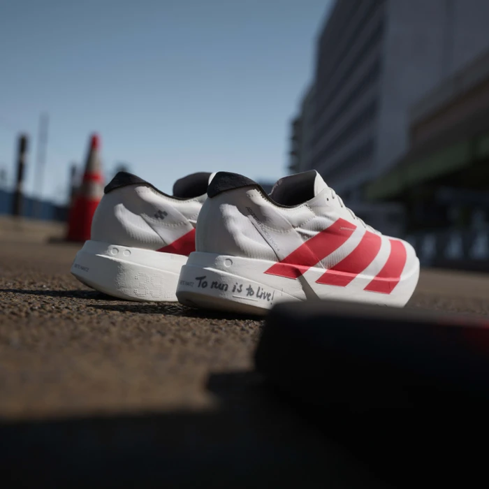 adidas Adizero Adios Pro 4 off white/better scarlet/core black (Herren)