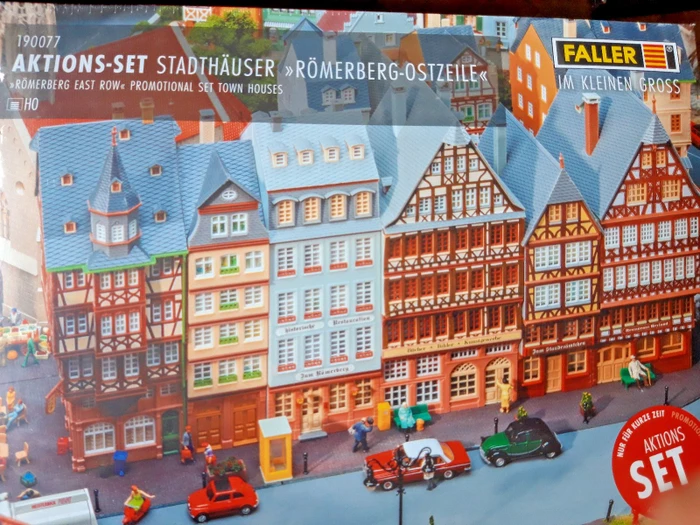 Faller Aktions-Set Stadthäuser Römerberg-Ostzeile
