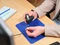Trust Yuno Ergonomic Wireless Mouse schwarz, USB Vorschaubild