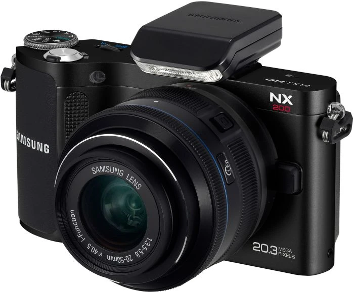 Samsung NX200 schwarz mit Objektiv NX 20-50mm 3.5-5.6 i-Function