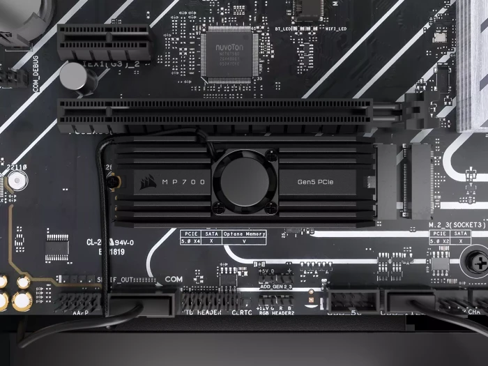 Corsair Force Series MP700 2TB, M.2 2280 / M-Key / PCIe 5.0 x4, Kühlkörper