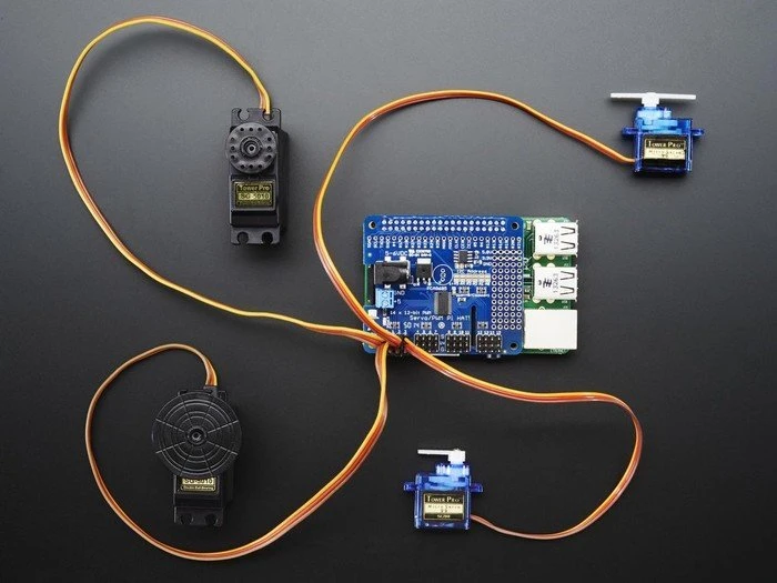 Adafruit 16-Kanal PCA9685 PWM/Servo HAT für Raspberry Pi