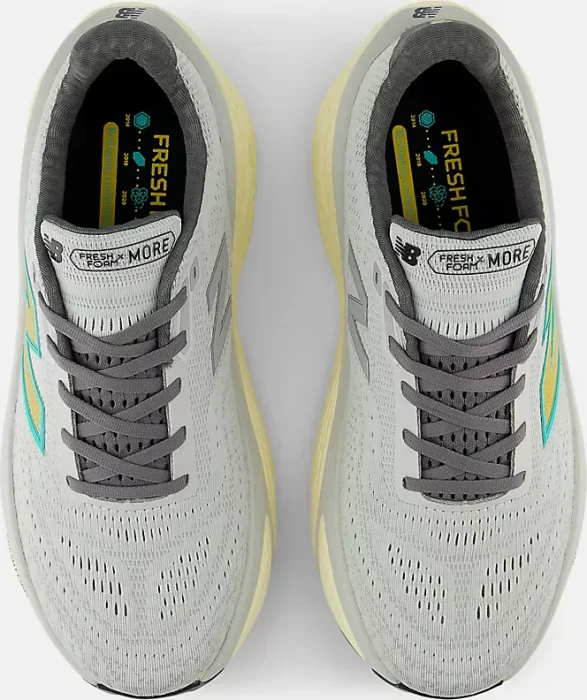 New Balance Fresh Foam X More v5 brighton grey/calcium/cyber jade (Herren)