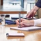 Parker IM Monochrome grau, rechte Hand, mittel, Geschenkbox Vorschaubild