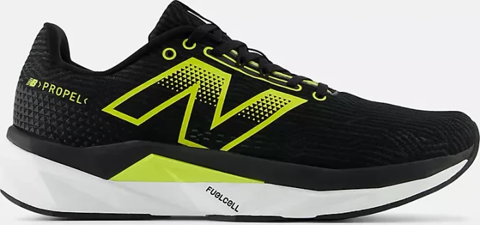 New Balance FuelCell Propel v5 black/tea tree/magnet (Herren)