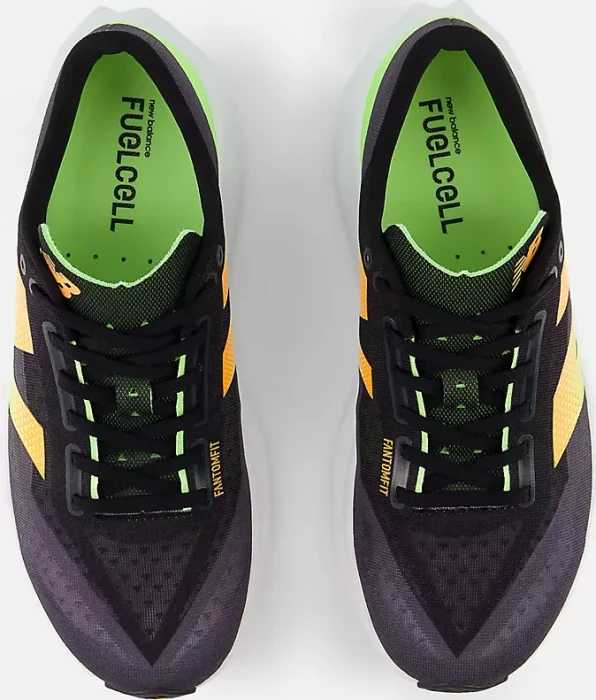 New Balance FuelCell Rebel v4 black/graphite/white peach (Herren)
