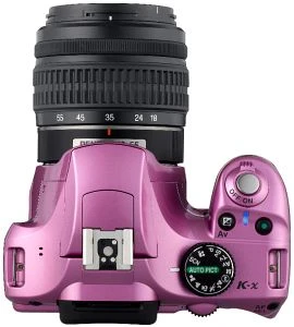 Pentax K-x rosa mit Objektiv smc DA L 18-55mm 3.5-5.6 AL