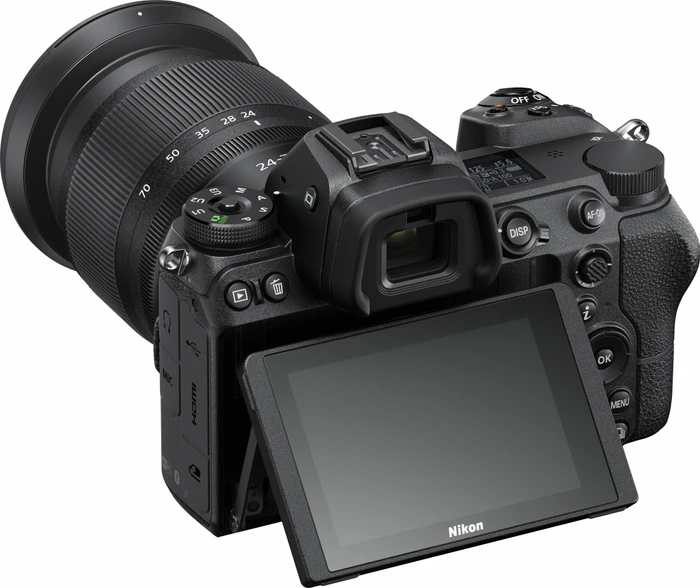 Nikon Z 6 mit Objektiv Z 24-70mm 4.0 S und Speicherkarte