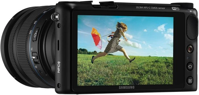 Samsung NX2000 schwarz mit Objektiv NX 18-55mm 3.5-5.6 OIS III i-Function