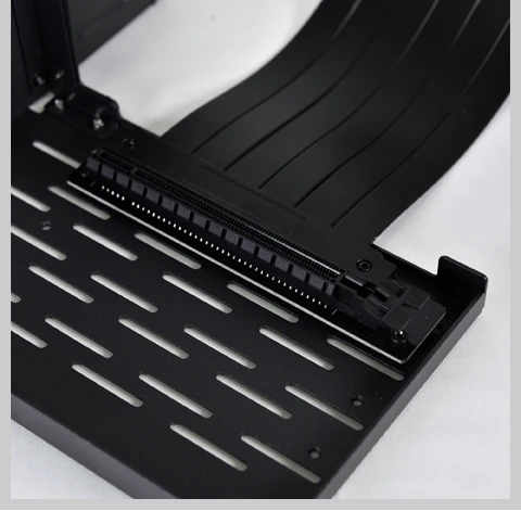 Lian Li Riser Card, gewinkelt, PCIe 4.0, 200mm