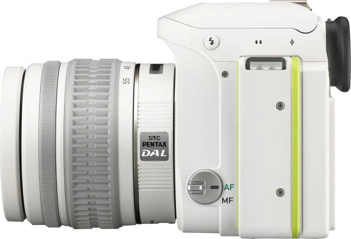 Pentax K-S1 weiß/gelb mit Objektiv smc DA L 18-55mm 3.5-5.6 AL