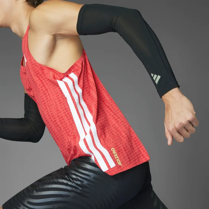 adidas Adizero Singlet Laufshirt ärmellos semi lucid red/pure ruby (Herren)