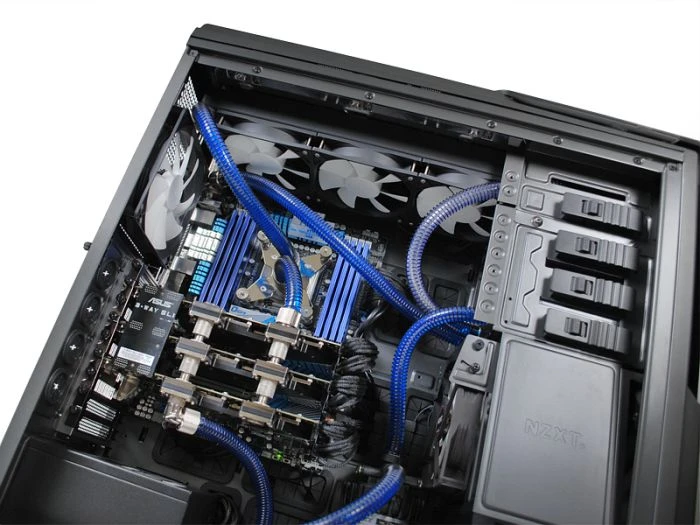 NZXT Phantom 820 Gunmetal, Acrylfenster