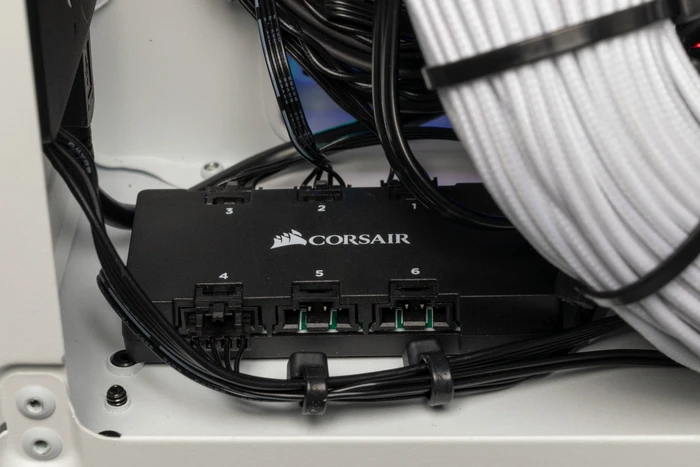 Corsair Crystal Series 280X RGB, weiß, Glasfenster