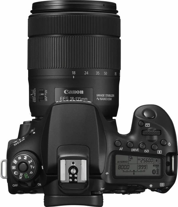 Canon EOS 90D mit Objektiv EF-S 18-135mm 3.5-5.6 IS USM