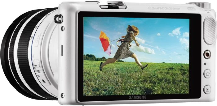Samsung NX2000 weiß mit Objektiv NX 18-55mm 3.5-5.6 OIS III i-Function
