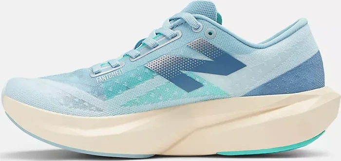 New Balance FuelCell Rebel v4 quarry blue/chrome blue/heron blue (Damen)