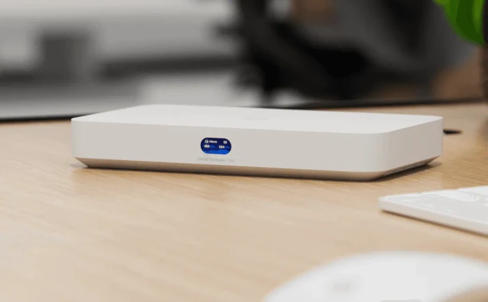 Ubiquiti Cloud Gateway Fiber 2.5G Smart Router, 5x RJ-45, 2x SFP+, 30W PoE+, ohne SSD (UCG-Fiber (30W))