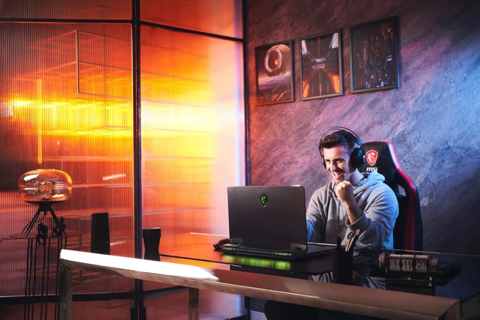 MSI GT77 12UHS-010 Titan GT77 12UHS-010, Core Black, Core i9-12900HX, 64GB RAM, 2TB SSD, GeForce RTX 3080 Ti, DE