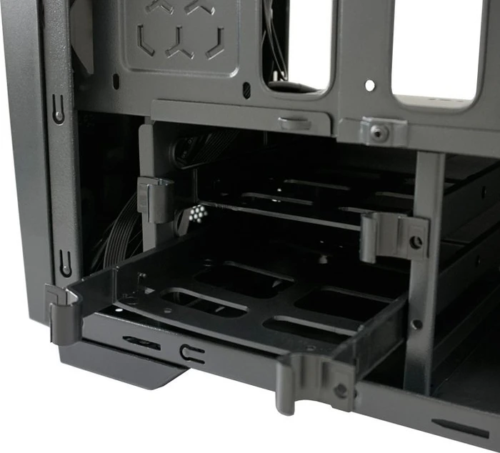 LC-Power Gaming 700B Hexagon, Glasfenster