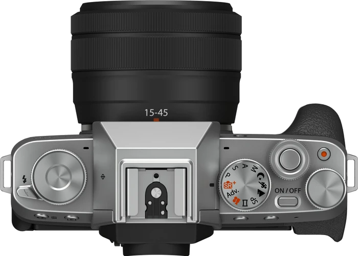 Fujifilm X-T200 silber mit Objektiv Fujinon XC 15-45mm 3.5-5.6 OIS PZ