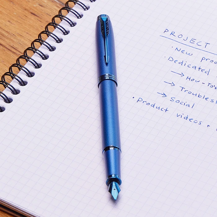 Parker IM Monochrome blue stainless steel, rechte Hand, mittel, Geschenkbox