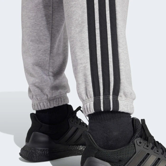 adidas Essentials 3-Streifen French Terry Cuffed Trainingshose lang medium grey heather/black (Damen)