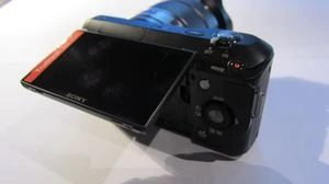 Sony Alpha NEX-3 schwarz mit Objektiv E 18-55mm 3.5-5.6 OSS