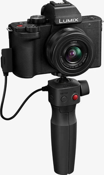 Panasonic Lumix DC-G100 mit Objektiv Lumix G Vario 12-32mm 3.5-5.6 ASPH OIS und Stativgriff